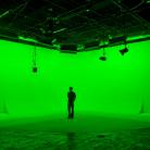 خلاقیت ، نوآوری و ایده های خاص پبام های بازرگانی ، تبلیغات محیطی و تلویزیونی chromakey.jpg